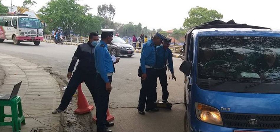 मापदण्डभन्दा बढी धुवाँ फाल्ने सवारीसाधनमाथि कारबाही
